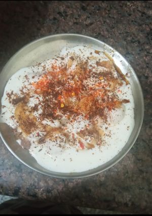 A picture of Dahi Bhalla.