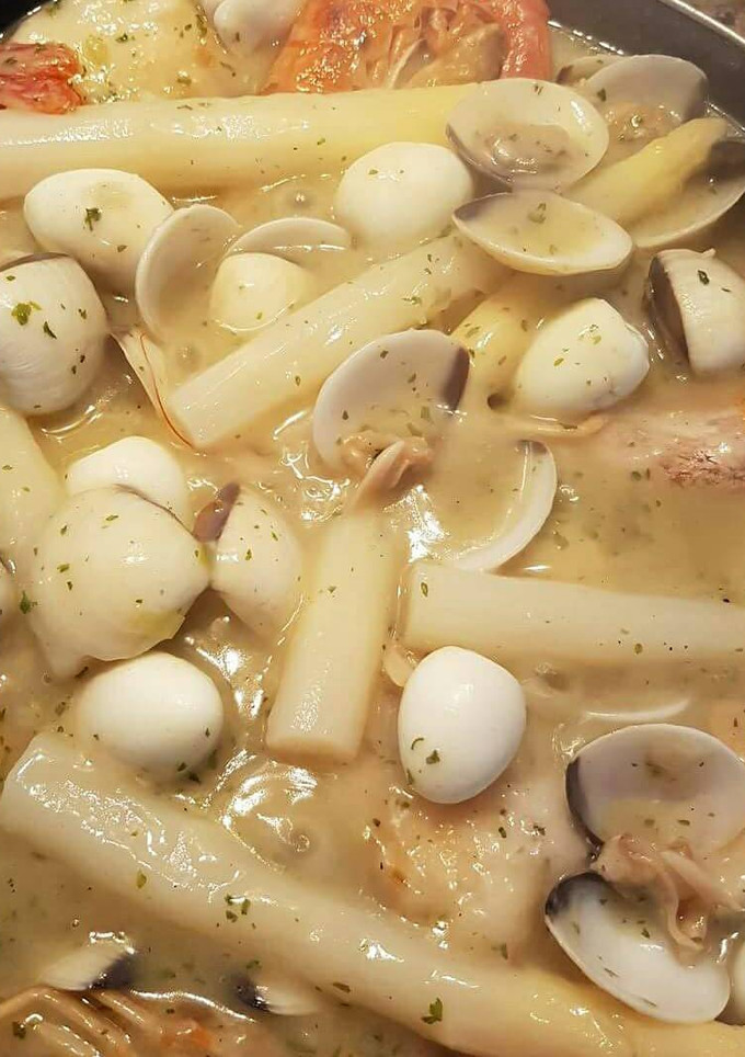 Una foto de Cazuela de merluza en salsa blanca