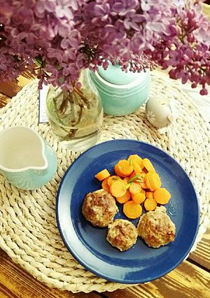 Túrós fasírozott, párolt sárgarépával 🥕 recept fotója