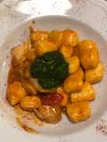 Gnocchi di patate con ragù di scarpena e pesto di senape
