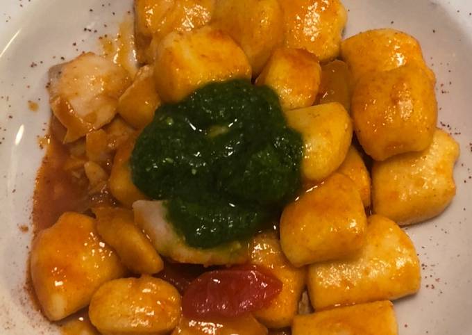 Gnocchi di patate con ragù di scarpena e pesto di senape