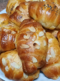 Una foto de Croissants caseros con dos sabores