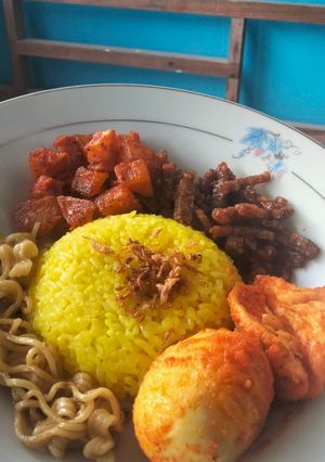 Foto resep Nasi kuning komplit