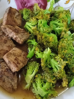 Foto resep Tuna Oriental (Marinade) with Broccoli