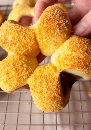【COOKING BUBU】🌼花型香腸芝士包｜SausageFlowerBread｜ソーセージパン 的食譜成品照片