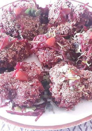बीटरूट कटलेट (beetroot cutlets recipe in marathi) रेसिपी चे मुख्य फोटो 