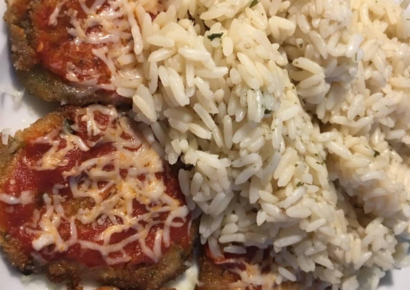 Milanesas de berenjena con arroz provenzal