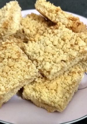 A picture of Jam tart biscuits.