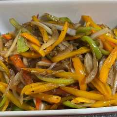 Una foto de Filete Basa al Carbón con Vegetales a la Oriental