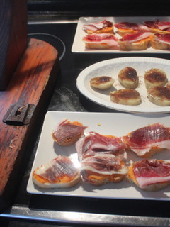 Una foto de Jamón salado con cachelos