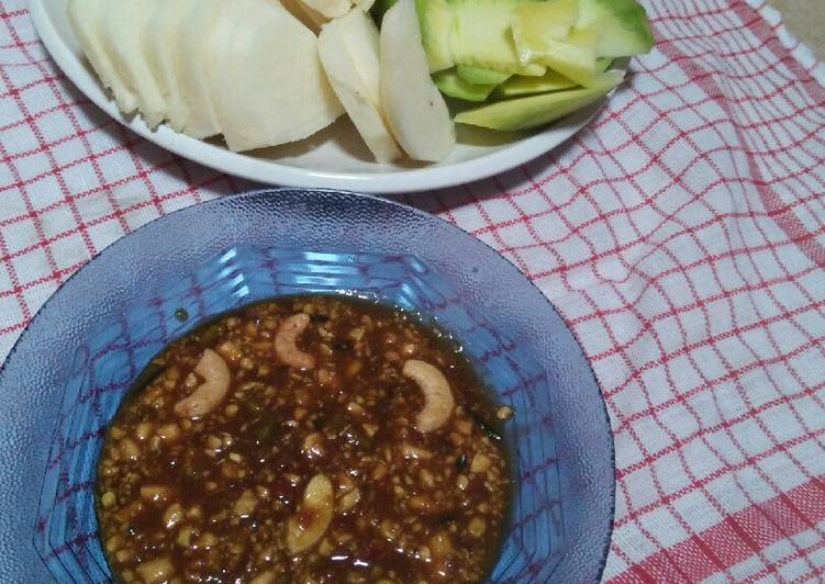 Resep Rujak buah sambel kacang mede Anti Gagal