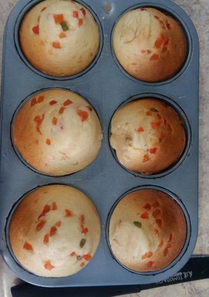 A picture of Vanilla tuti-fruti eggless cup cakes.