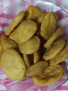 પડવાળી ફરસી પૂરી (Padvadi Farsi Poori Recipe In Gujarati) રેસીપી મુખ્ય ફોટો