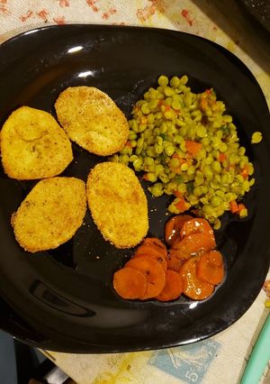 Una foto de Milanesas de papas con guarnición