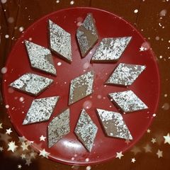 A picture of Kaju Katli 😋😋 yummy 😋 tasty recipe.