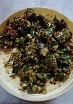 A picture of Rai (mustard) mirch.