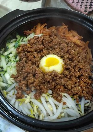 A picture of Korean hotpot.