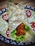 Wrap casero de doro wat con fideos de arroz