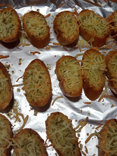 Una foto de Pan de ajo con queso