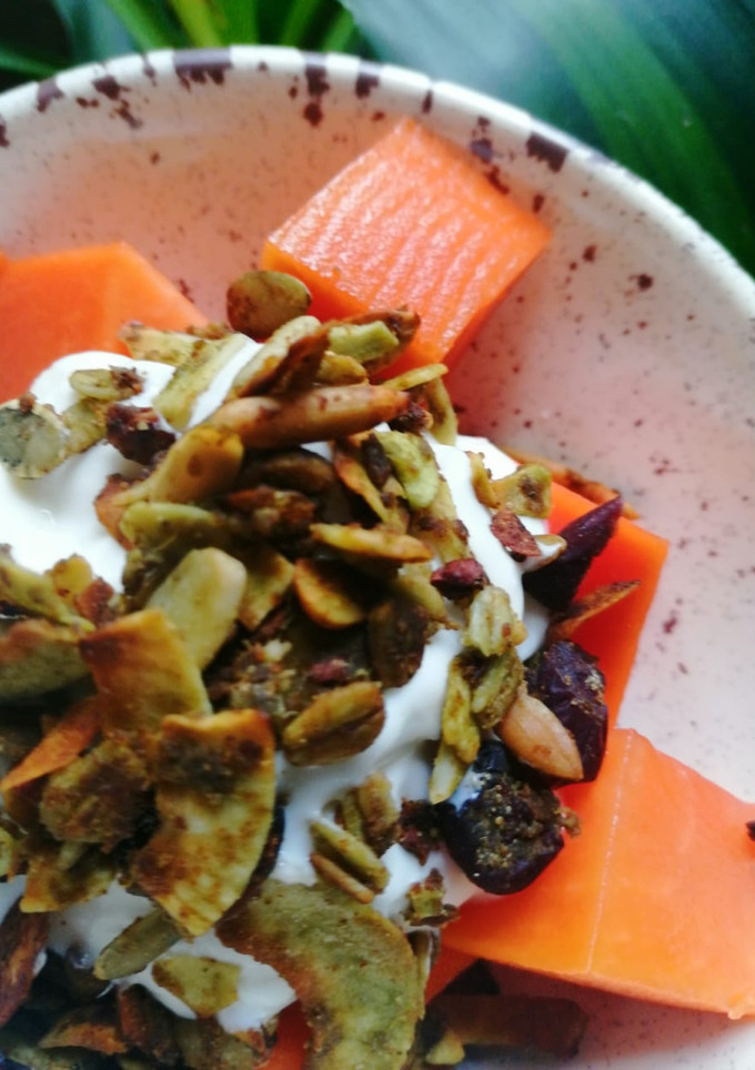 Una foto de Granola verde, con matcha y cardamomo🌿🥥