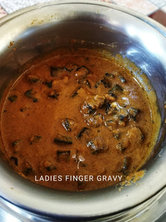 சுலபமான அரைத்த வெண்டைக்காய் குழம்பு (vendaikkai kulambu Recipe in tamil) செய்முறை முக்கிய புகைப்படம்