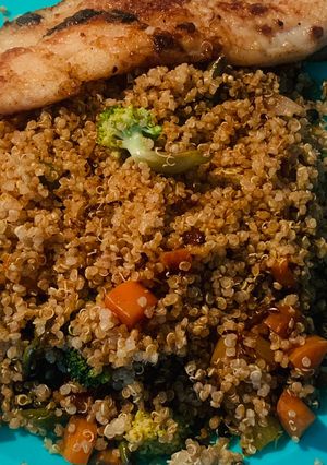 ফিস কিনোয়া ফ্রায়েড রাইস চাইনিজ স্টাইল ( fish quinoa fried rice Chinese style recipe in Bengali রেসিপির প্রধান ছবি