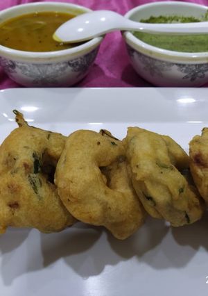 मेदु वडा (Medu vada recipe in hindi) रेसिपी मुख्य फोटो