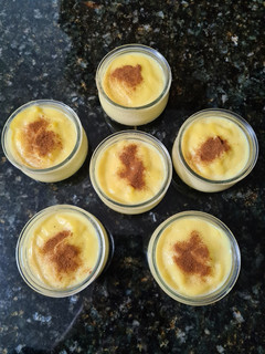 Una foto de Crema de limón y canela