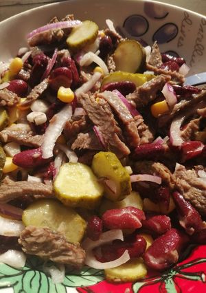 O poză a rețetei Salată de fasole roșie cu carne de vită.