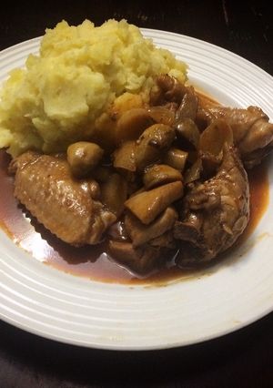 Una foto de Pollo con Hongos al Wok