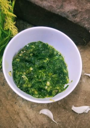 A picture of Sil batta green chutney.