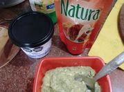 Una foto de aderezos con queso crema