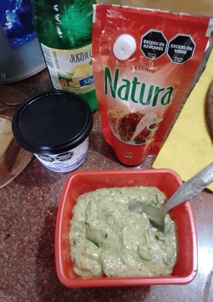 Una foto de Aderezo de Palta, Espinaca y Queso