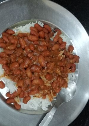 A picture of Rajma chawal.