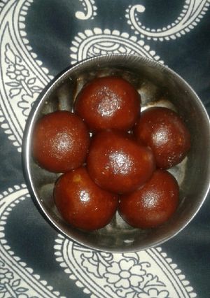 A picture of Bread ke soft gulab jamun.