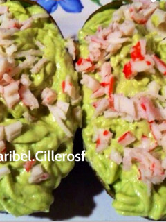 Una foto de Aguacates rellenos