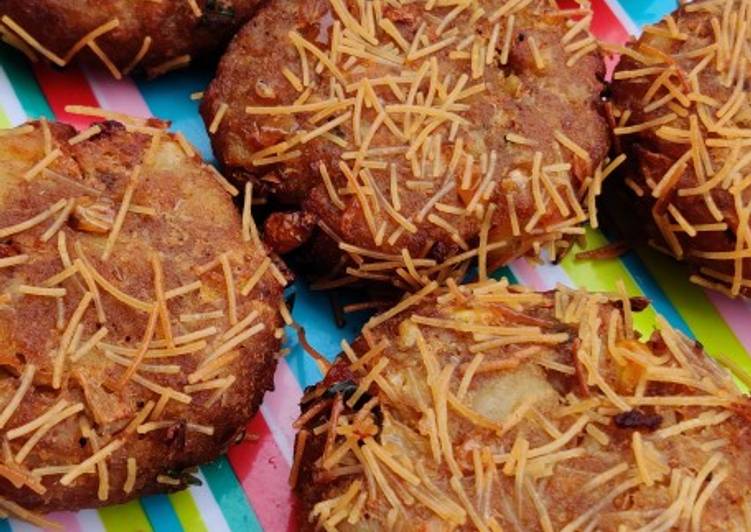 Simple Way to Prepare Quick Vermicelli Coated Potato Corn and Cheese Cutlet