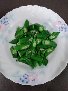 清炒秋葵(方便素)(簡單料理)(快速料理)(清冰箱料理) 的食譜成品照片