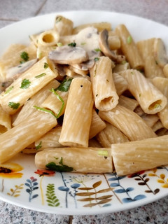 Una foto de Pasta con crema y champiñones
