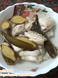 【電鍋煮湯】~剝皮辣椒雞湯 的食譜成品照片