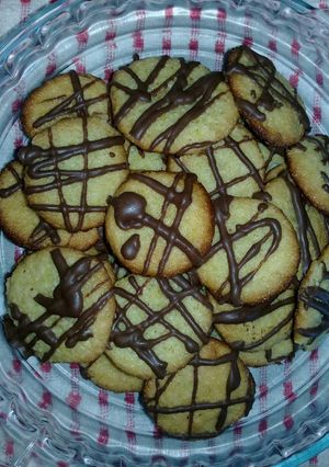 Una foto de Galletas coquitas con chocolate.😄👌