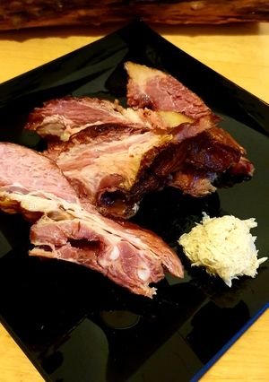 O poză a rețetei Rasol de porc cu hrean.