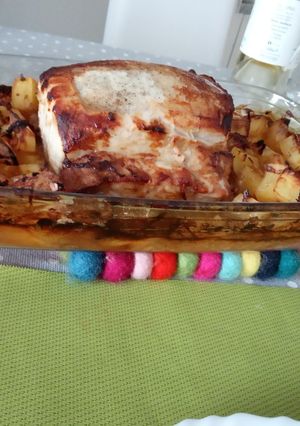 Una foto de Lomo de cerdo al horno con toques de manzana y cebolla