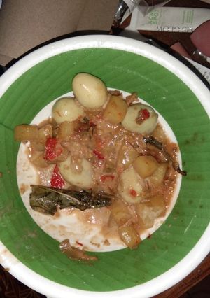 Foto resep Telur Puyuh Kentang Santan ala anak kost