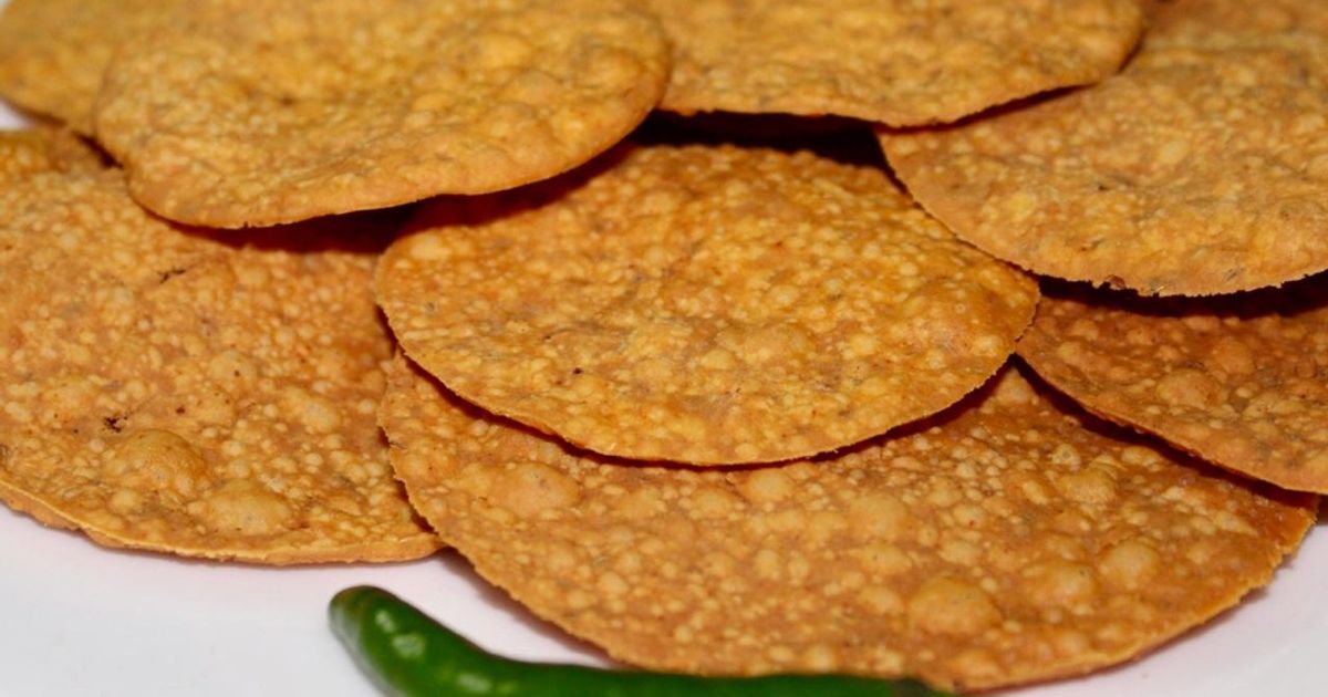 Besan Mathri Recipe by Rakhi Lakhan - Cookpad