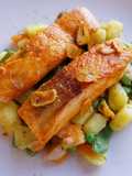 Salmón a la plancha con menestra