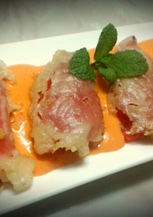 Una foto de Piquillos en tempura rellenos de quesitos
