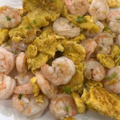 A picture of Scrambled Eggs with Shrimp (虾仁滑蛋).