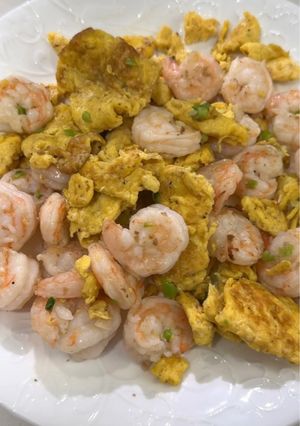 A picture of Scrambled Eggs with Shrimp (虾仁滑蛋).