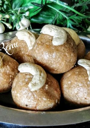 A picture of Til Kand Laddus.